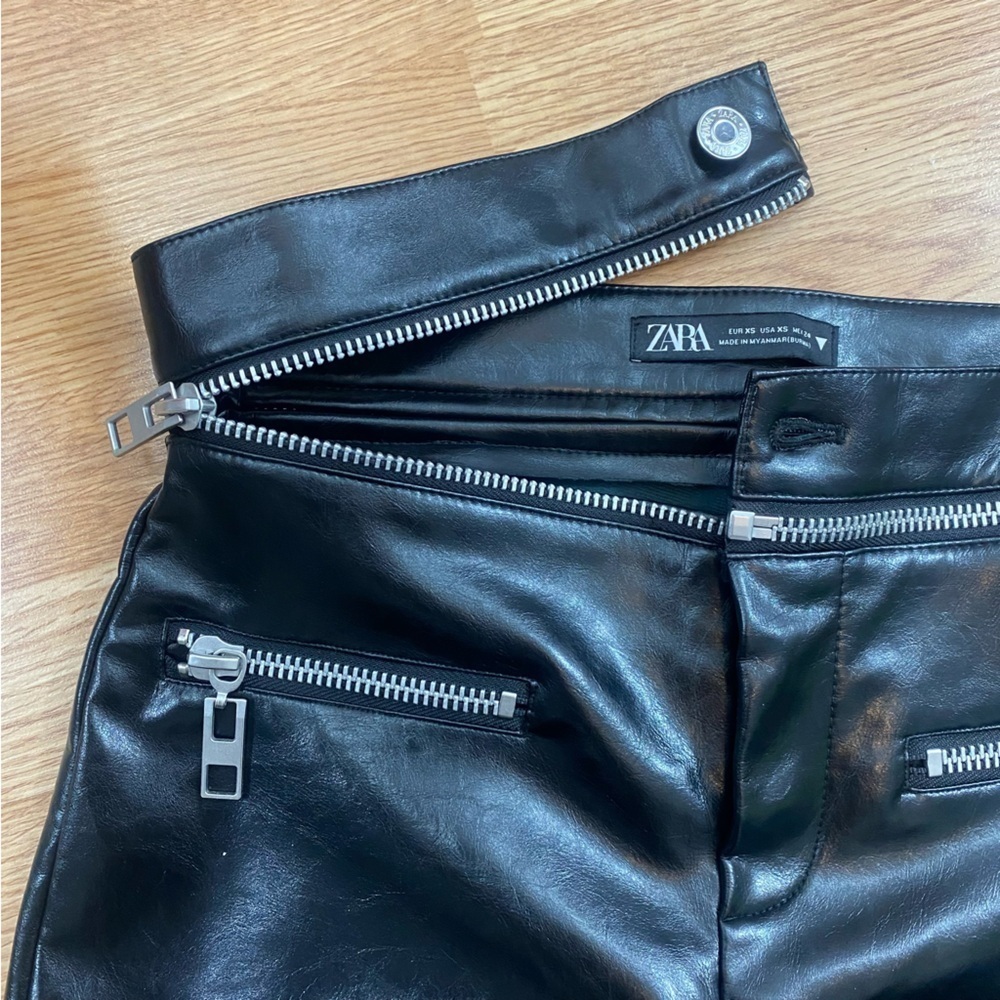 NWOT Zara Zippered Faux Leather‎ High Rise Straight Leg Pants Size XS